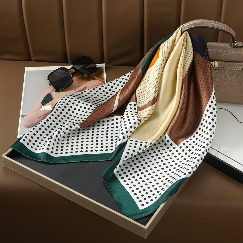 Квадратен шал от сатен полиестер със геометрични линии и точков цветен блок