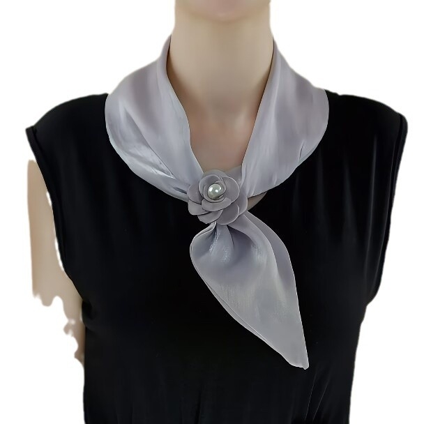 Fülkendő poliészter hálós anyagból virágos díszítéssel – eredeti dizájn, közepes hosszúságú, nyárra