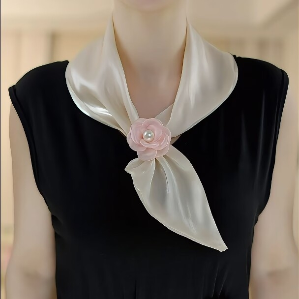 Fülkendő poliészter hálós anyagból virágos díszítéssel – eredeti dizájn, közepes hosszúságú, nyárra