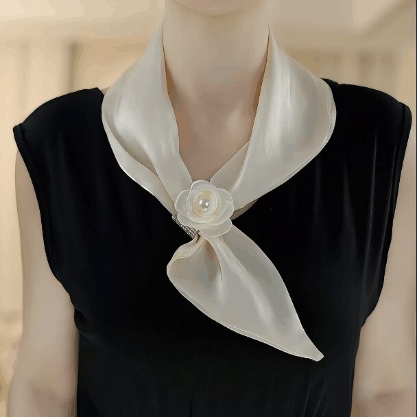 Fülkendő poliészter hálós anyagból virágos díszítéssel – eredeti dizájn, közepes hosszúságú, nyárra