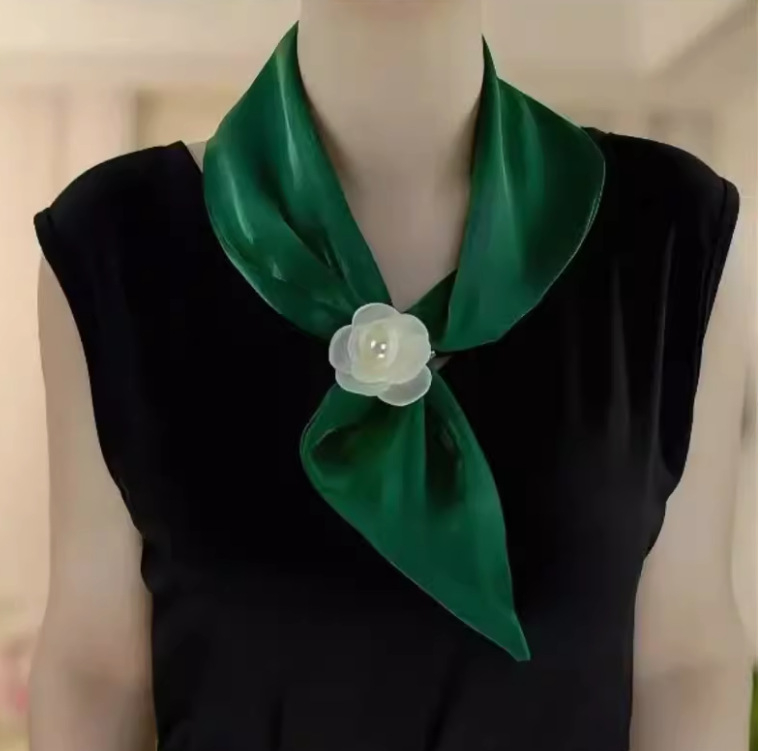 Fülkendő poliészter hálós anyagból virágos díszítéssel – eredeti dizájn, közepes hosszúságú, nyárra