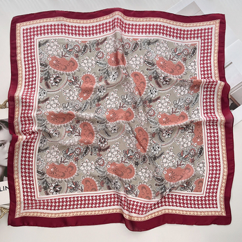 Selyemszerű négyszögletes sál, könnyű, nyomtatott dizájn, poliészter warp-kötésű anyag, 2025 tavaszi kiadás