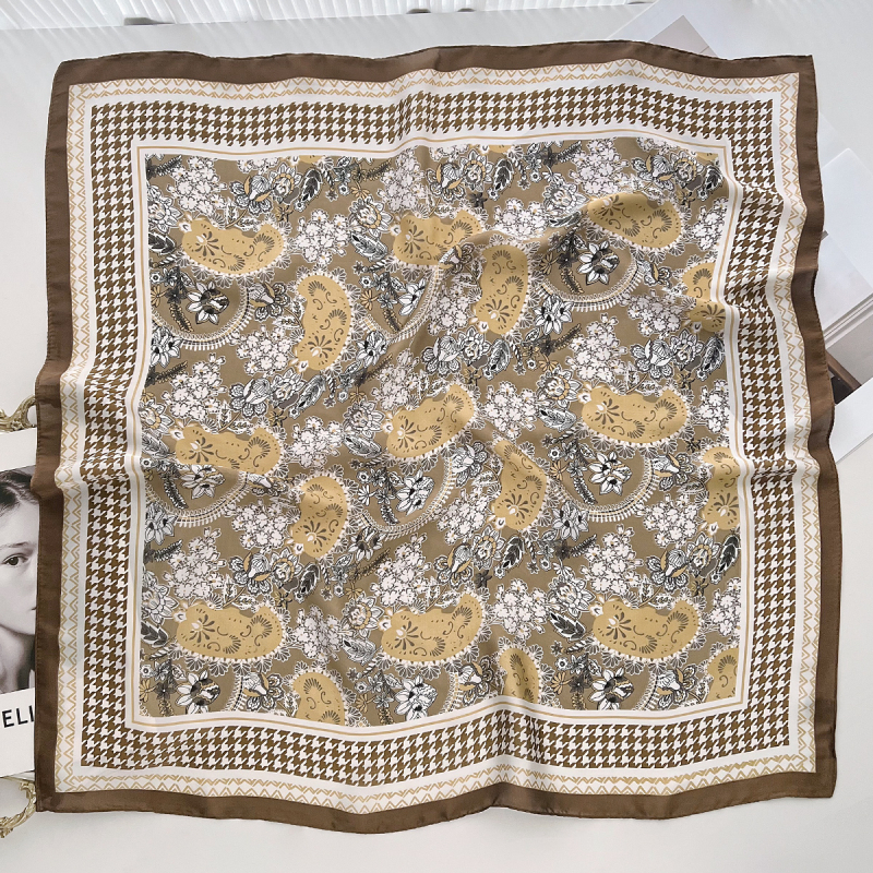 Selyemszerű négyszögletes sál, könnyű, nyomtatott dizájn, poliészter warp-kötésű anyag, 2025 tavaszi kiadás