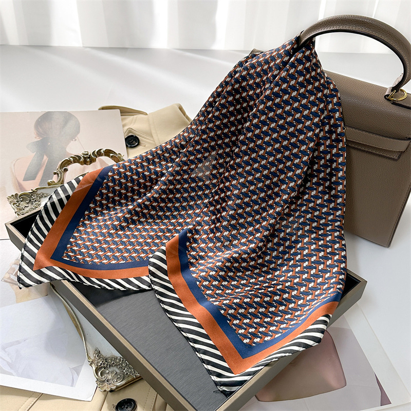 Otisnuti kvadratni šal TUPELUO iz Jinhua; jednostavno tkanje, 100% poliester