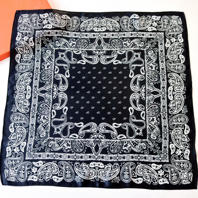 Φουλάρι από Mulberry μετάξι, σατινέ ύφανση, vintage ρετρό λογοτεχνικό στυλ, μάρκα Musk; προέλευση Hangzhou; διατηρεί τη ζέσταση, προστασία από τον ήλιο και τη σκόνη; Άνοιξη–Φθινόπωρο