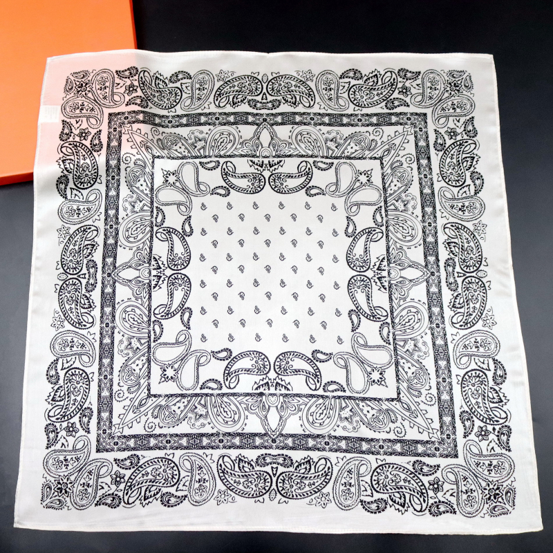 Φουλάρι από Mulberry μετάξι, σατινέ ύφανση, vintage ρετρό λογοτεχνικό στυλ, μάρκα Musk; προέλευση Hangzhou; διατηρεί τη ζέσταση, προστασία από τον ήλιο και τη σκόνη; Άνοιξη–Φθινόπωρο