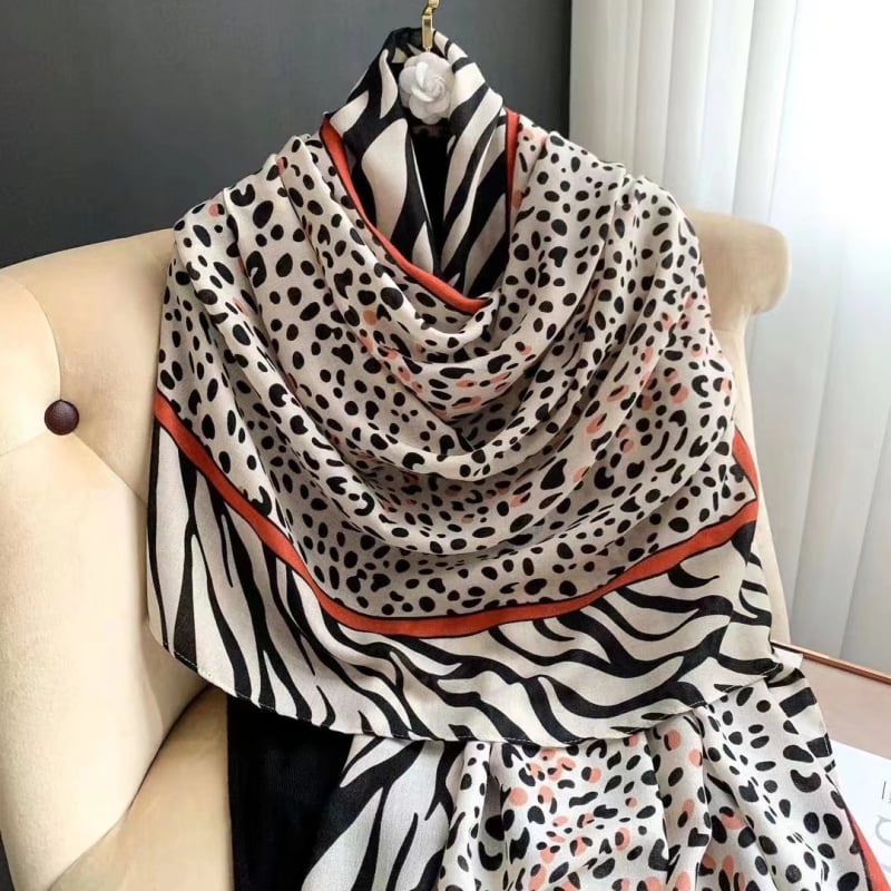 Fular din poliester cu țesătură warp knitting; cald și protecție solară; stil de toamnă Puchang; marca Tongbo Garden