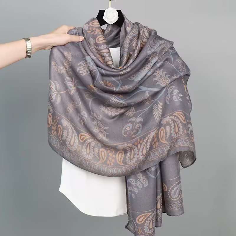 Fular din poliester cu țesătură warp knitting; cald și protecție solară; stil de toamnă Puchang; marca Tongbo Garden