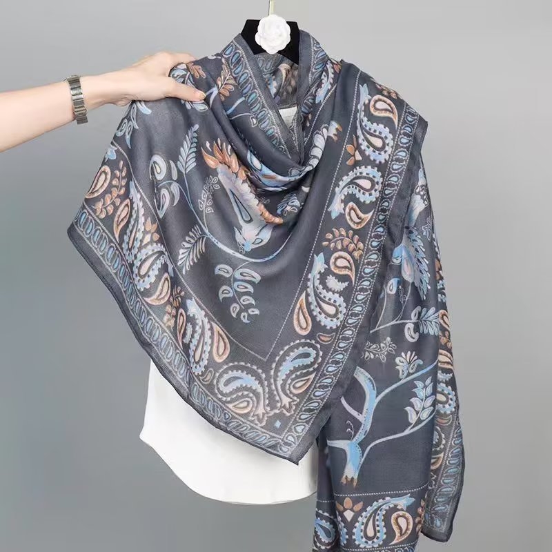 Fular din poliester cu țesătură warp knitting; cald și protecție solară; stil de toamnă Puchang; marca Tongbo Garden