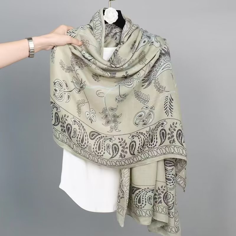 Fular din poliester cu țesătură warp knitting; cald și protecție solară; stil de toamnă Puchang; marca Tongbo Garden