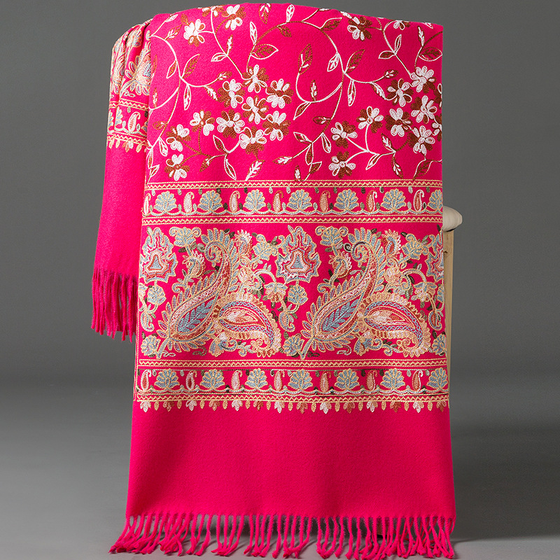 Női téli kendő-köpeny szintetikus kasmírból, meleg külső ruházat hímzéssel, twill szövés, warp kötés