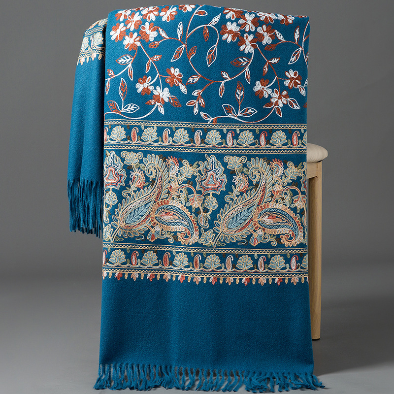 Női téli kendő-köpeny szintetikus kasmírból, meleg külső ruházat hímzéssel, twill szövés, warp kötés