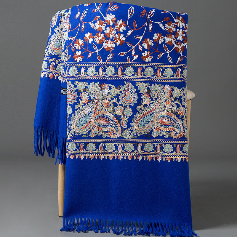 Női téli kendő-köpeny szintetikus kasmírból, meleg külső ruházat hímzéssel, twill szövés, warp kötés