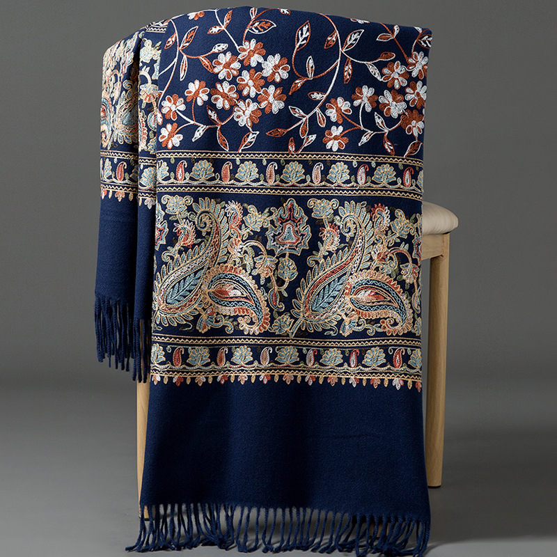 Női téli kendő-köpeny szintetikus kasmírból, meleg külső ruházat hímzéssel, twill szövés, warp kötés