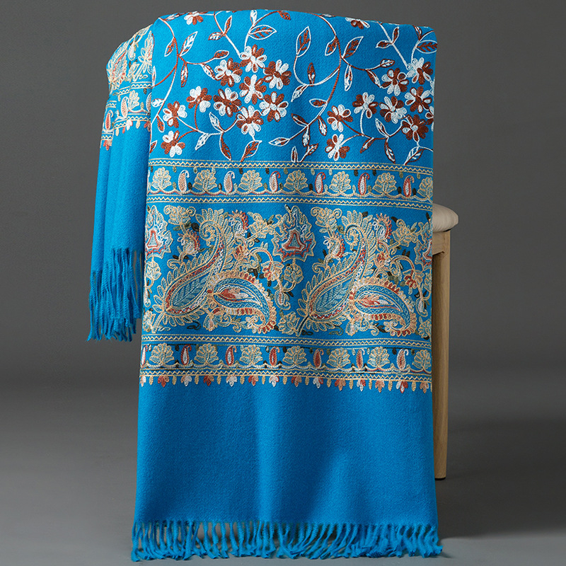 Női téli kendő-köpeny szintetikus kasmírból, meleg külső ruházat hímzéssel, twill szövés, warp kötés