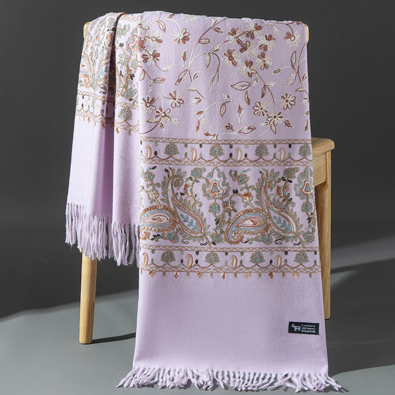 Női téli kendő-köpeny szintetikus kasmírból, meleg külső ruházat hímzéssel, twill szövés, warp kötés