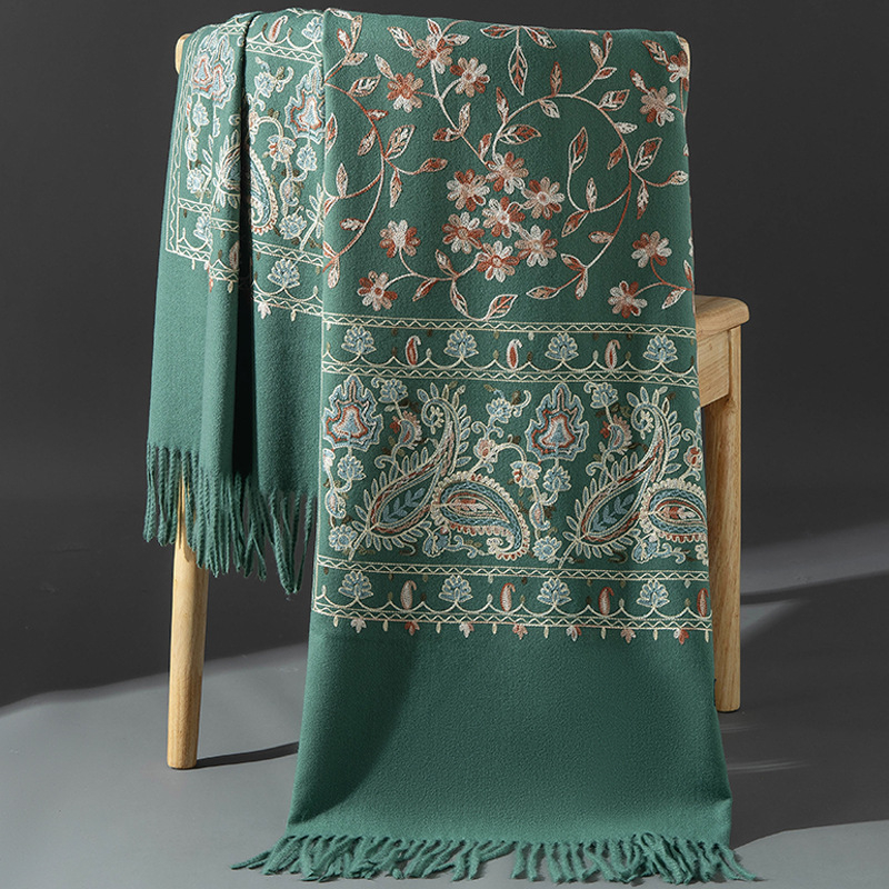 Női téli kendő-köpeny szintetikus kasmírból, meleg külső ruházat hímzéssel, twill szövés, warp kötés