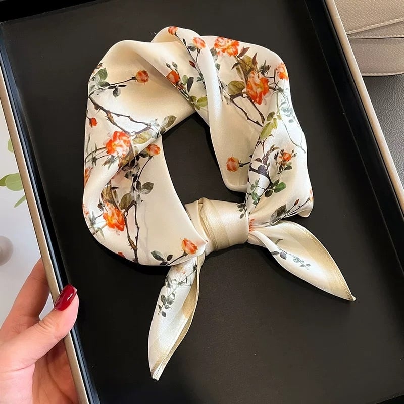 Τετράγωνη μεταξωτή εσάρπα, 100% μετάξι, απλή ύφανση, λογοτεχνικά ρετρό στυλ, προέλευση Hangzhou, κυκλοφόρησε φθινόπωρο 2024