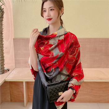 Poliészter sál nyárra, dekoratív napvédő funkcióval, sima szövés