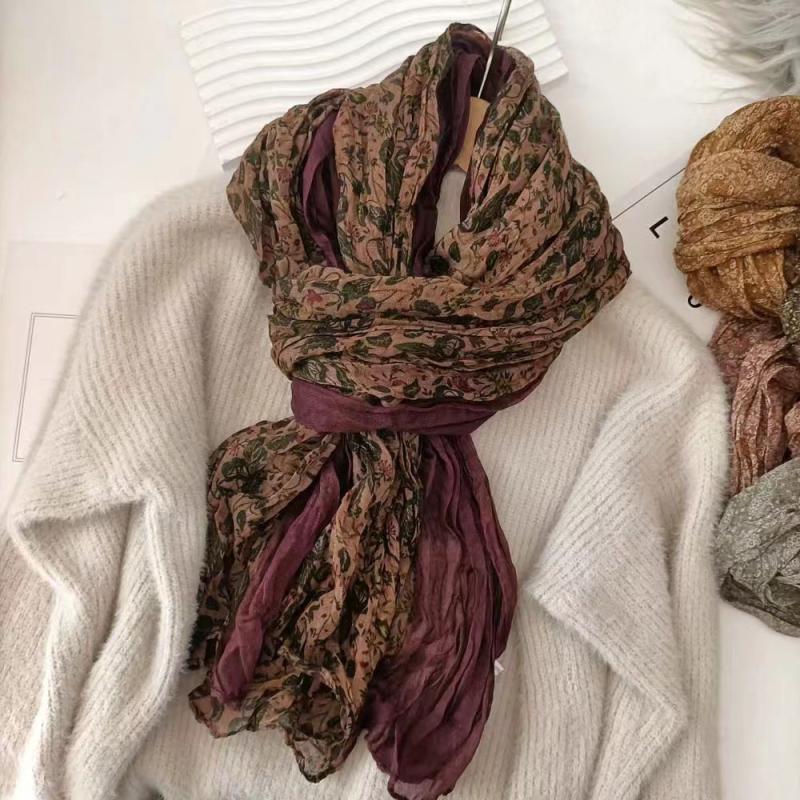 Pamut és len keverék sál, 51–60% pamut tartalom, apró virágos mintázat, irodalmi retro stílus, meleg, védelem a nap és por ellen, 2024 ősz kollekció