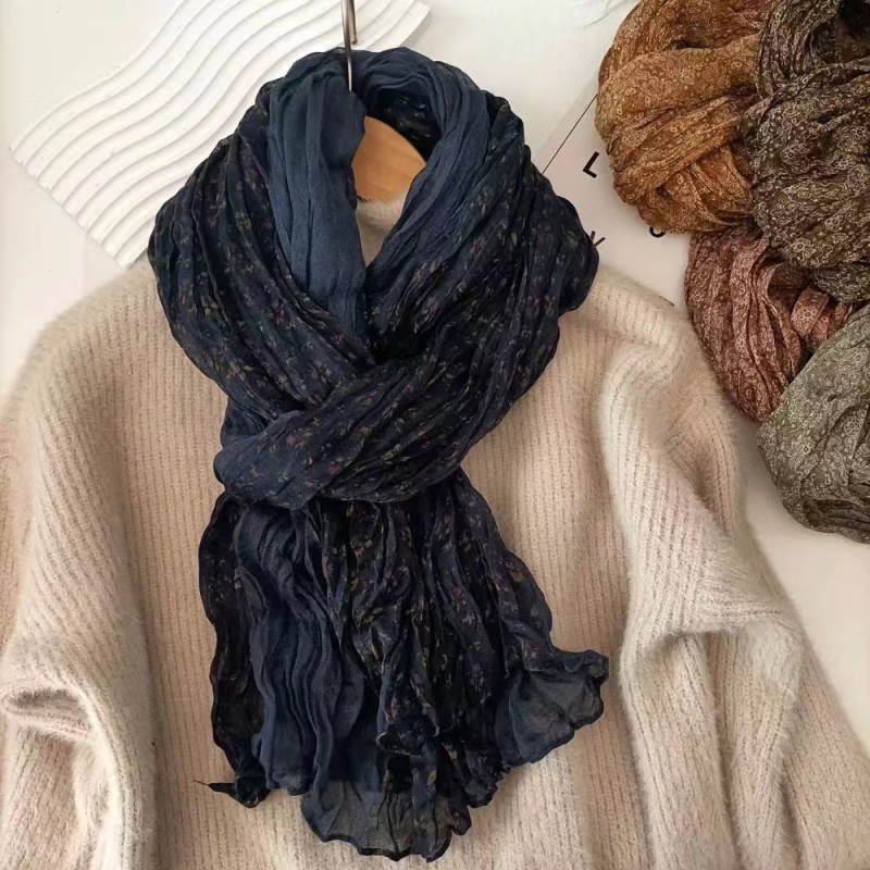 Pamut és len keverék sál, 51–60% pamut tartalom, apró virágos mintázat, irodalmi retro stílus, meleg, védelem a nap és por ellen, 2024 ősz kollekció