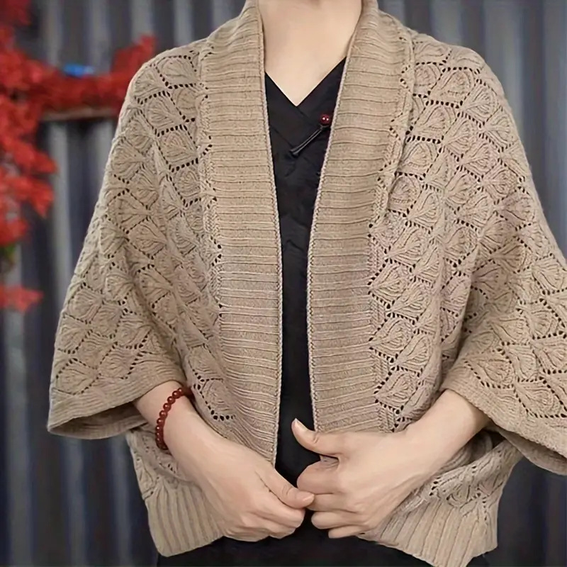 Șal-cardigan cu decor inspirat de o rochie chinezească — poliester, tricot warp, jacquard, funcție decorativă