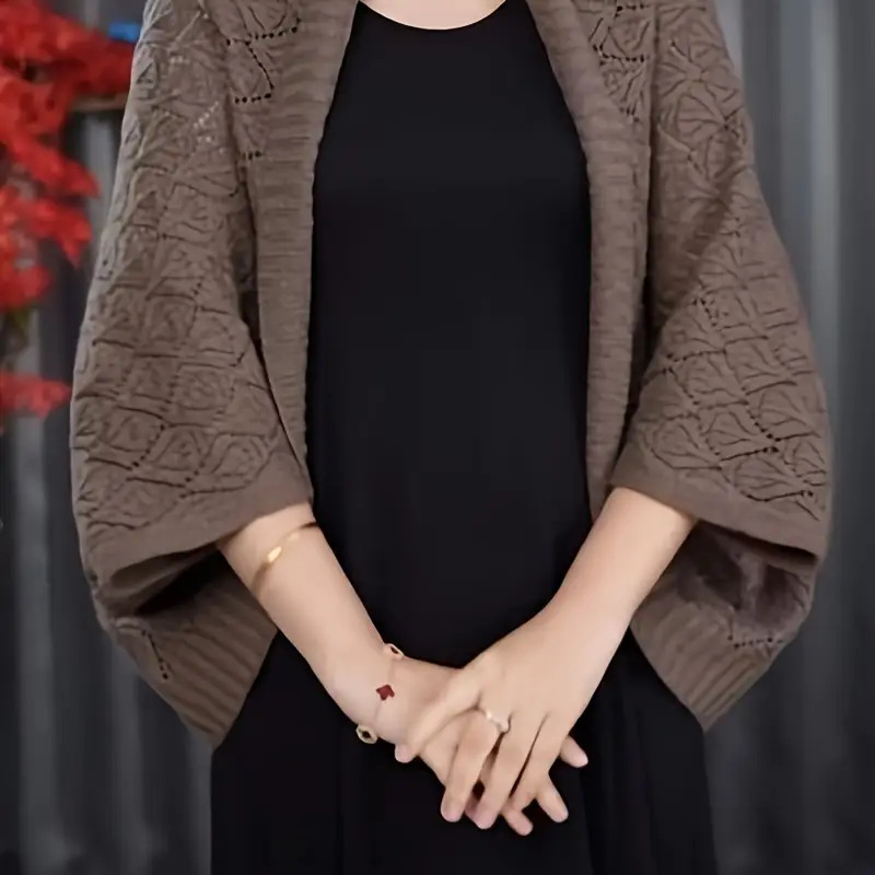 Șal-cardigan cu decor inspirat de o rochie chinezească — poliester, tricot warp, jacquard, funcție decorativă