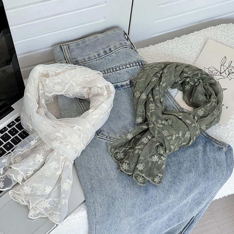 Warp-horgolt sál hímzett csipkés hálóval, meghosszabbított kendő, poliészter anyag, négy évszakos viselet, 2024 őszén debütált