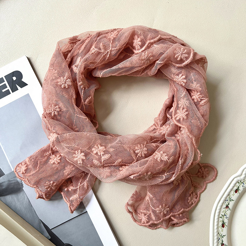 Warp-horgolt sál hímzett csipkés hálóval, meghosszabbított kendő, poliészter anyag, négy évszakos viselet, 2024 őszén debütált