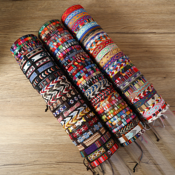 Uniszex zsinóros karkötő — kézzel készített bohem-minimalista stílus, 2024 tavasz