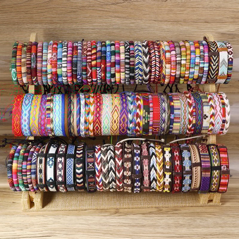 Uniszex zsinóros karkötő — kézzel készített bohem-minimalista stílus, 2024 tavasz