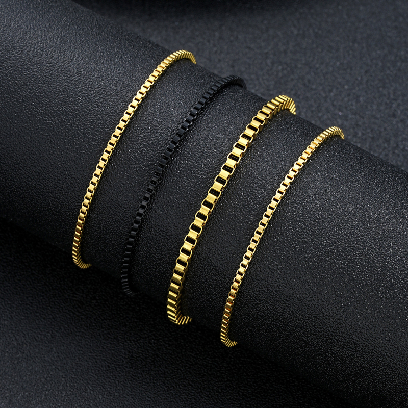 Titánium-ötvözetből készült karkötő elektroplakálással, geometriai dizájn nőknek, INS-stílus, utazásokhoz ideális.