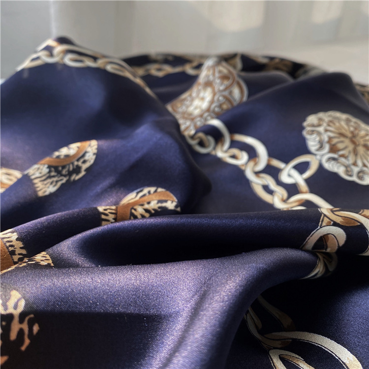 Selyem négyzet alakú sál leopard mintás gradációval, 100% selyem, sima szövéssel, négyzet alakú, friss és édes stílus