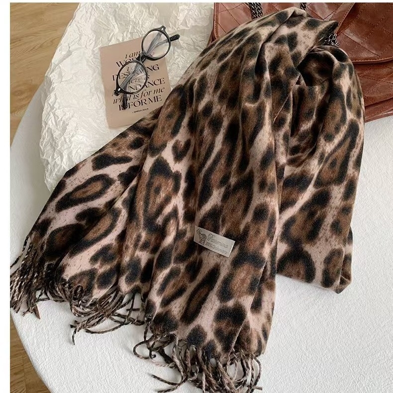 Šal s leopard uzorkom i resicama - debeli zimski šal od umjetnog kašmira i poliestera, warp pleteni