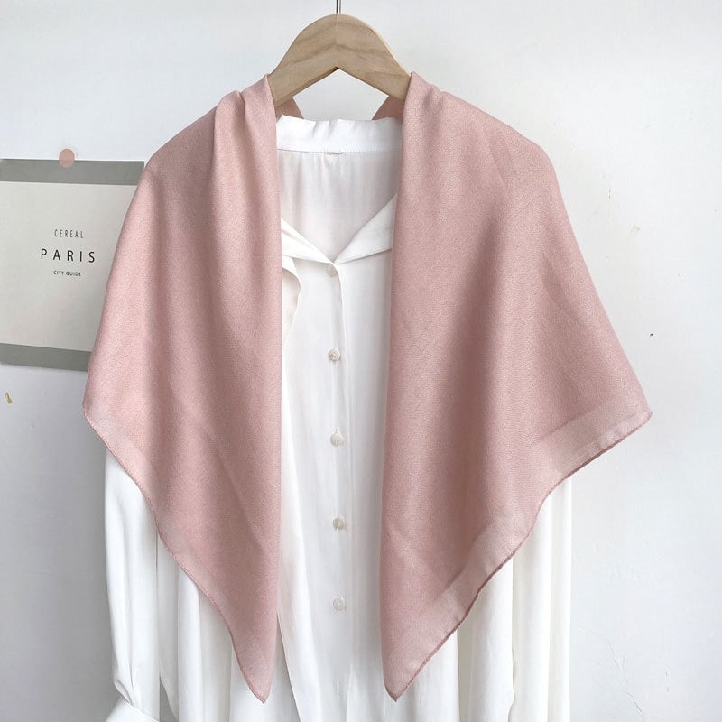 Fular din amestec bumbac-cânepă, țesătură warp-knit; design pătrat și triunghi; ține de cald; potrivit pentru primăvară