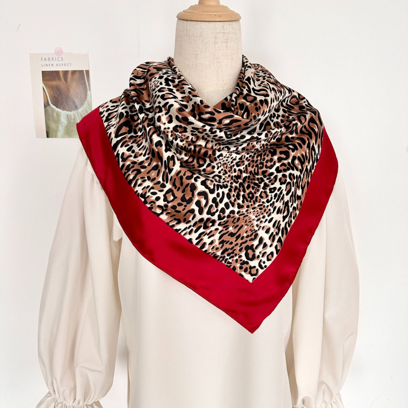 Kvadratni šal od umjetne svile s leopard uzorkom, warp knitted tkanje, Korejski stil, težina 43 g + 5 g