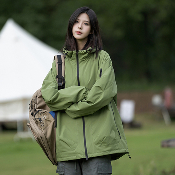 Ανδρικό soft shell μπουφάν, φαρδιά γραμμή, πολυεστερικό ύφασμα, μονόμπροστο κουμπί, πλαϊνές τσέπες