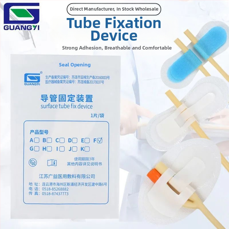 Sterilný fixačný pásik na katéter s drenážnym otvorom, z netkanej a elastickej tkaniny, s lekárskym lepidlom, samostatne balené