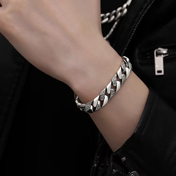 Unisex narukvica u korejskom Punk stilu s posrebrenim premazom, originalni dizajn, moguć graviranje (Materijal: posrebren premaz; Tehnika obrade: elektroplatiranje; Stil: Unisex, Original design; Kategorija: Ručni dodaci)