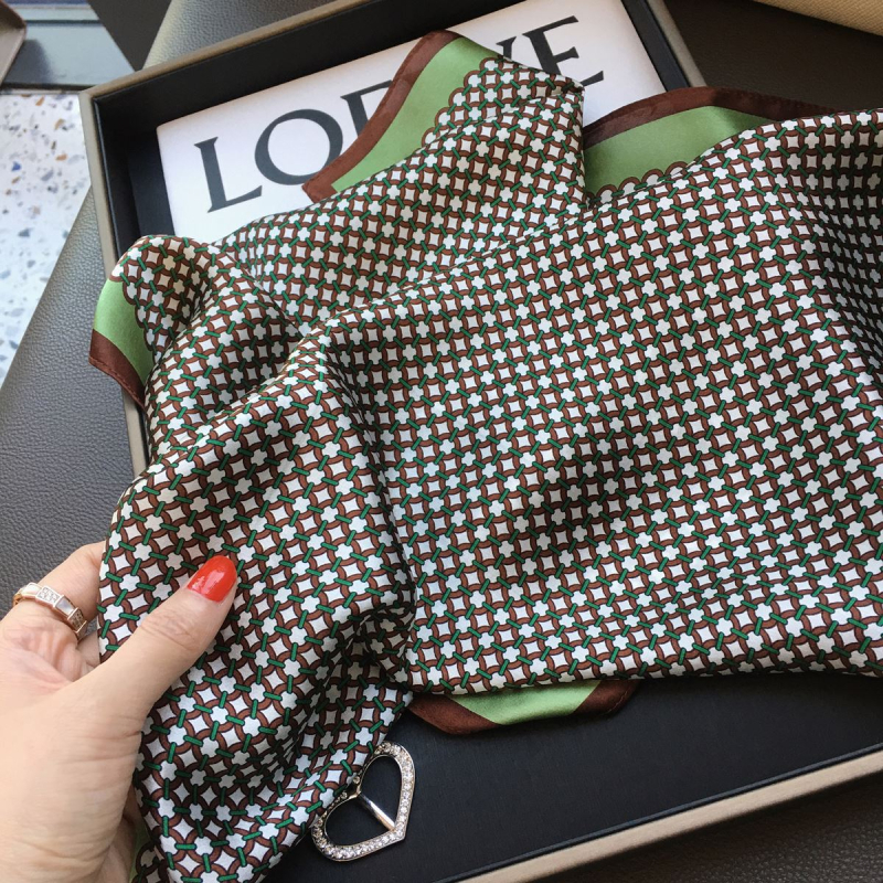 Μεταξωτό φουλάρι τετράγωνο, 100% μετάξι, απλή ύφανση, εκτυπωμένο, καλοκαίρι