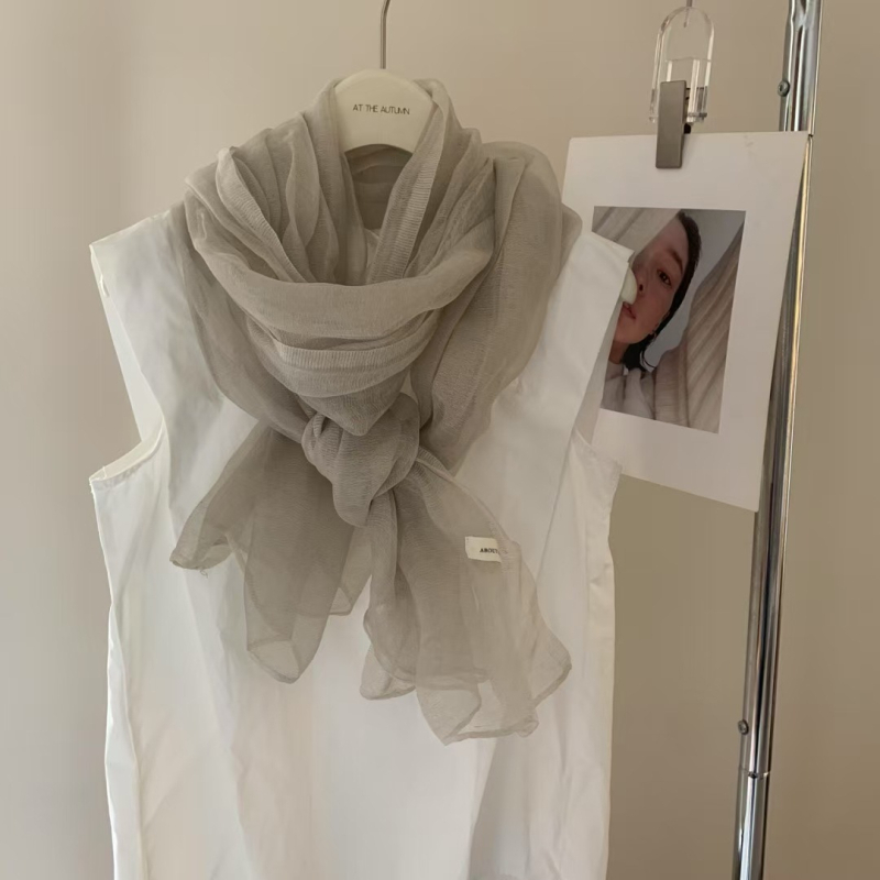 Φουλάρι από συνθετικό μετάξι – καλοκαίρι, πολυεστέρας, ύφανση απλή, εκτύπωση και βαφή tie-dye, λογοτεχνικό ρετρό στυλ (Άνοιξη 2025)