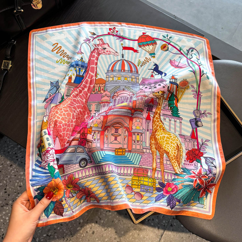 Γυναικείος φουλάρι από μετάξι, τετράγωνο σχήμα, σατέν ύφανση, εκτύπωση, συλλογή άνοιξη-καλοκαίρι 2025