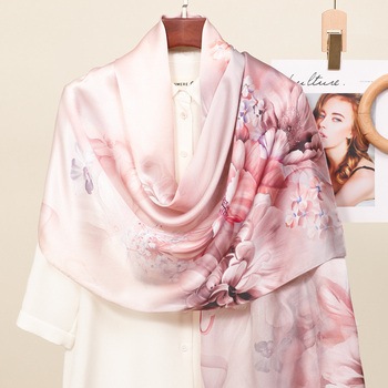 Μακρύ μεταξωτό σατέν φουλάρι – καλοκαιρινή μόδα, πολυτελής αίσθηση, ευέλικτο αξεσουάρ