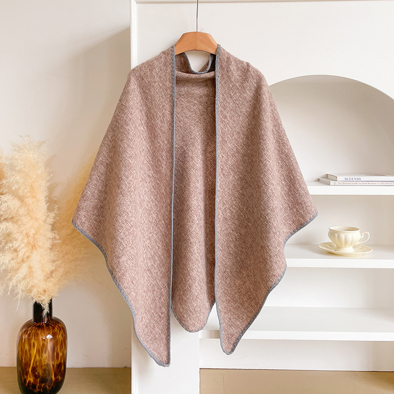 Moterų šalikas iš dirbtinio kašmyro, trikampė skara, warp-knit mezginys, poliesteris >96%, žiemai šiluma