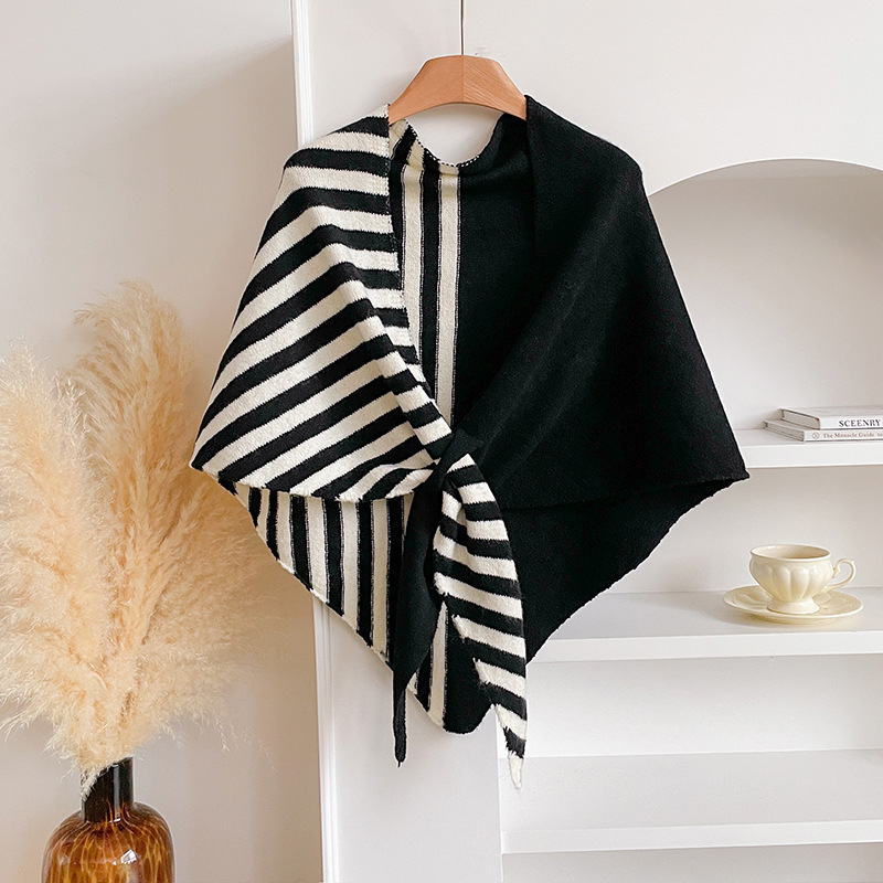 Moterų šalikas iš dirbtinio kašmyro, trikampė skara, warp-knit mezginys, poliesteris >96%, žiemai šiluma