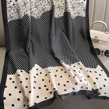 Šalikas su taškuotu modeliu prancūzišku stilių, satino mezgimas, poliesterio pluoštas, pavasaris