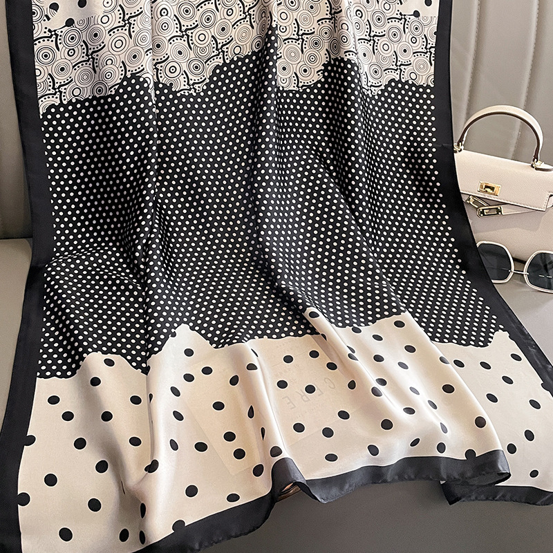 Šalikas su taškuotu modeliu prancūzišku stilių, satino mezgimas, poliesterio pluoštas, pavasaris