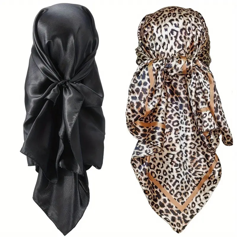 Τετράγωνο φουλάρι από πολυεστέρα με λεοπάρ εκτύπωση — εκτύπωση σε πολυεστέρα, απλός ύφαντος, κυκλοφόρησε άνοιξη 2024