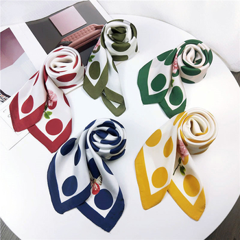 Μικρός τετράγωνος φουλάρι με μοτίβο πουά • πολυεστερική ίνα • plain weave • καλοκαίρι • προέλευση Zhejiang