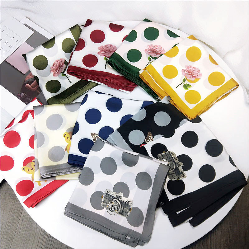 Μικρός τετράγωνος φουλάρι με μοτίβο πουά • πολυεστερική ίνα • plain weave • καλοκαίρι • προέλευση Zhejiang